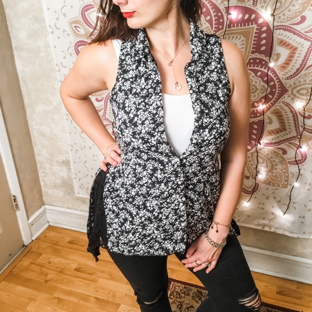 Rock Candy Peek A Boo Lace Sleeveless Blouse